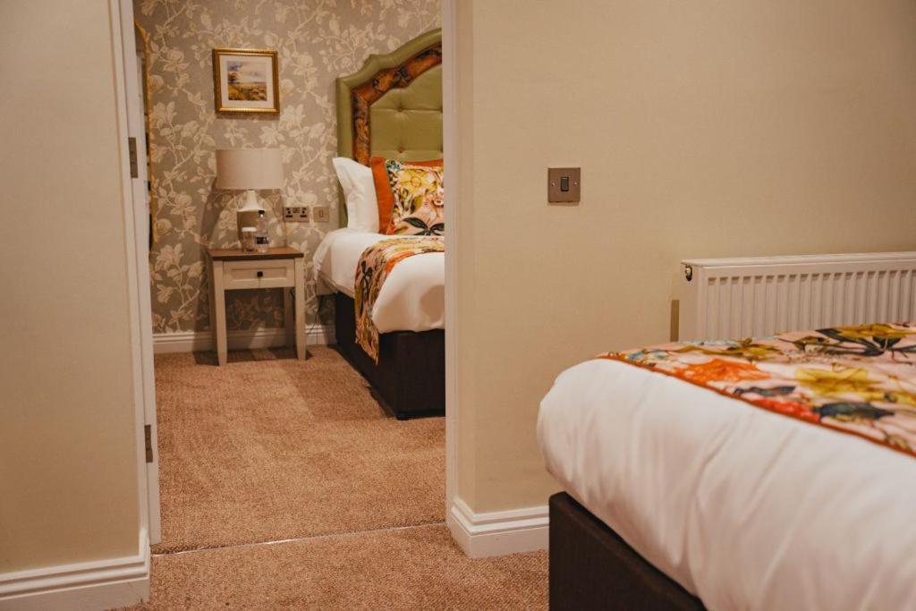 The Golden Fleece Hotel, Thirsk, North Yorkshire 外观 照片