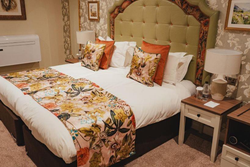 The Golden Fleece Hotel, Thirsk, North Yorkshire 外观 照片
