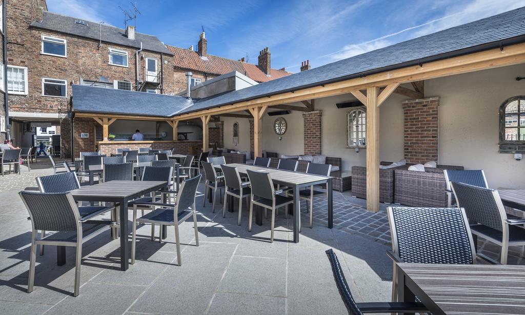 The Golden Fleece Hotel, Thirsk, North Yorkshire 外观 照片