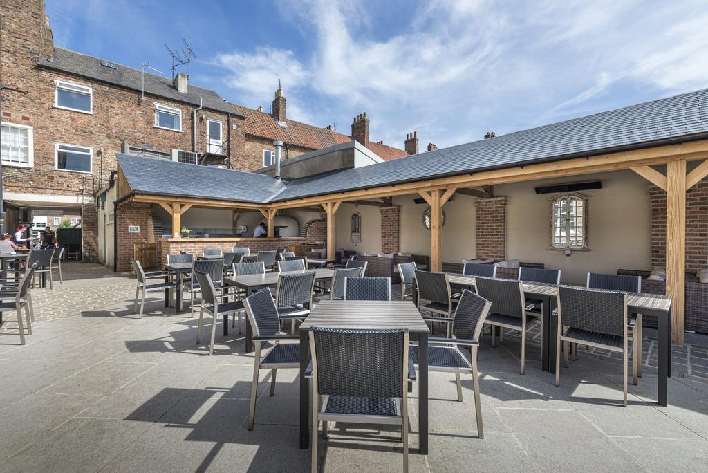 The Golden Fleece Hotel, Thirsk, North Yorkshire 外观 照片