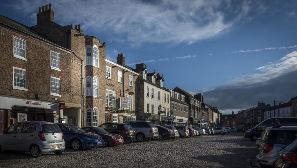 The Golden Fleece Hotel, Thirsk, North Yorkshire 外观 照片